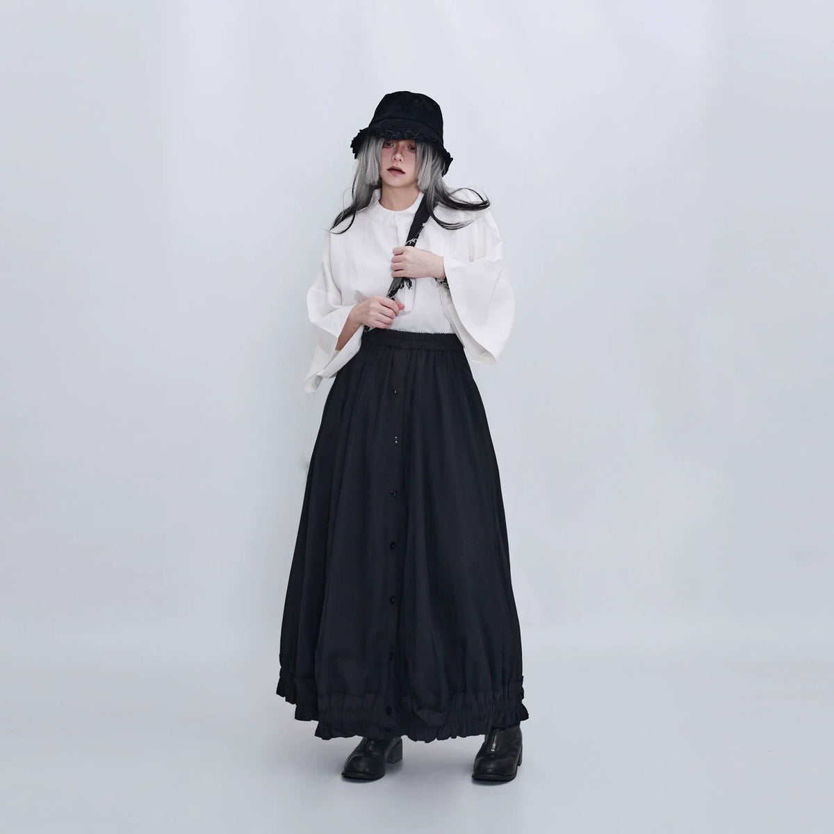 黒のAラインロングスカートの着用イメージ