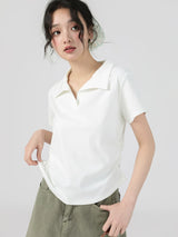 ホワイトのポロカラー リブ半袖Tシャツ 着用