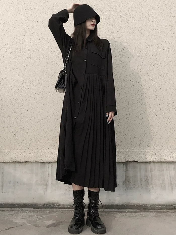 ブラックのプリーツ切り替えロングシャツワンピース 着用 正面