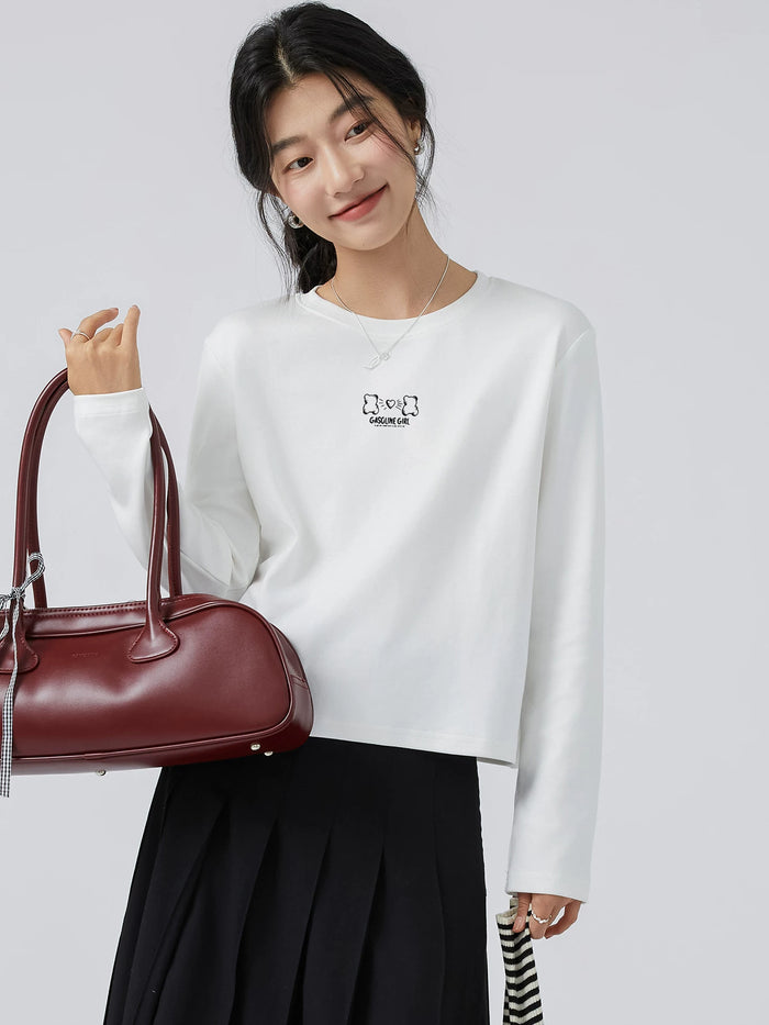 ホワイトのベアプリント 長袖Tシャツ 着用