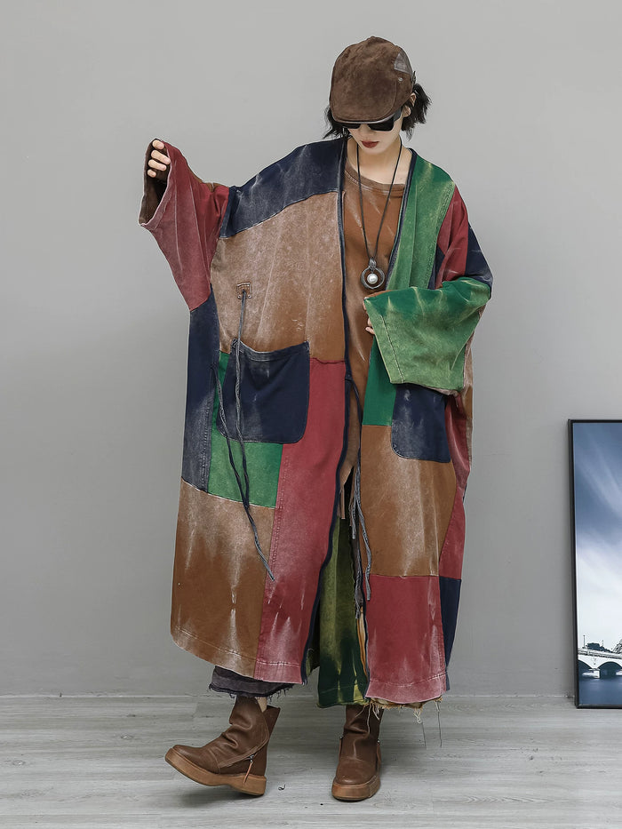 タイダイ風カラーブロックのロングコートとワイドパンツ 着用 正面