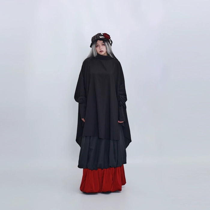 ブラックのアシンメトリーロングシャツ 着用 帽子とスカート