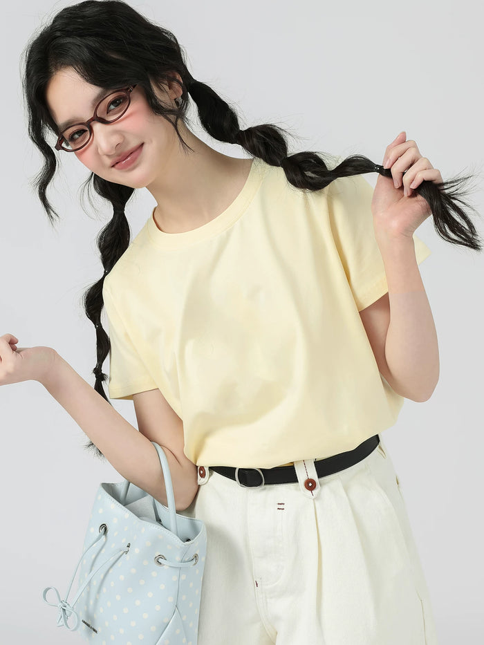 イエローの無地 正肩 半袖Tシャツ 着用