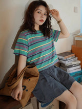 グリーンのボーダー半袖Tシャツ 着用 トートバッグを持って