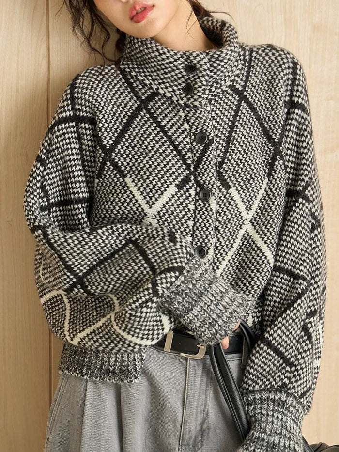 グレーの菱形ジャカード ニットジャケット 正面