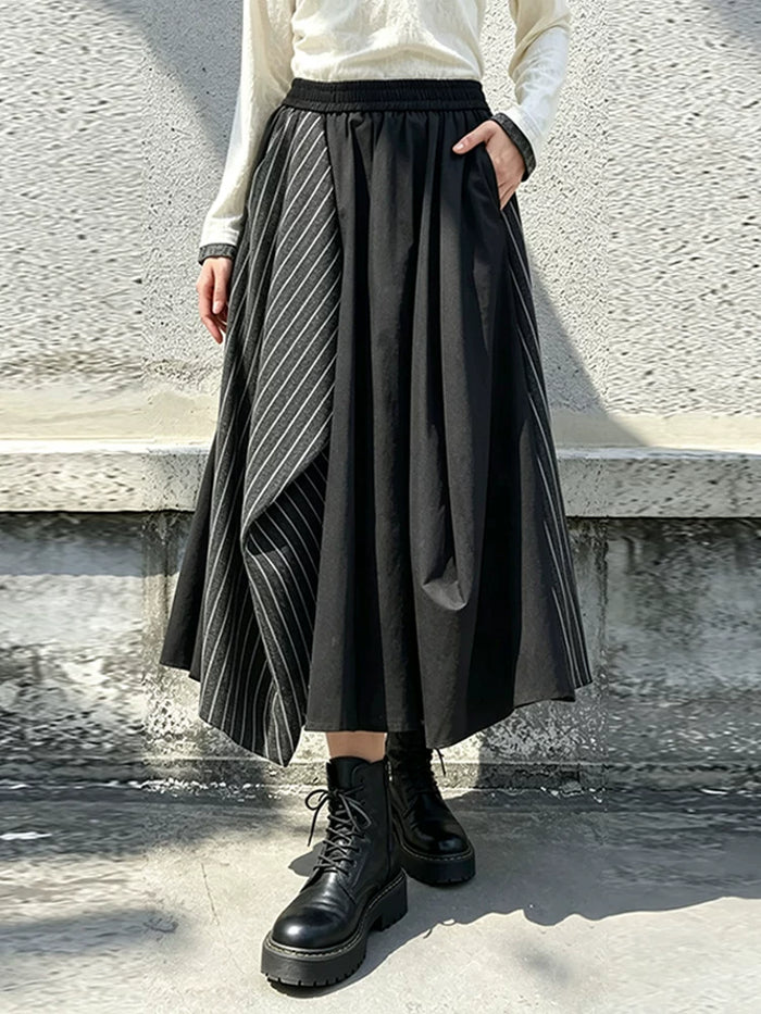 ブラック×グレーストライプのアシンメトリー ロングスカート 着用 正面