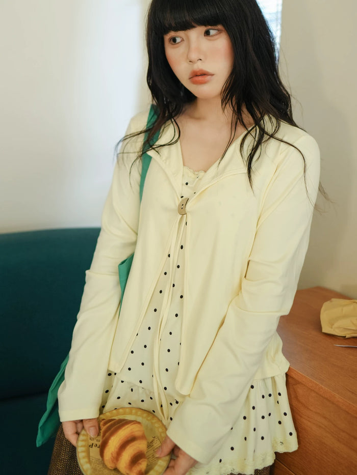 ベージュのレース重ね着風長袖Tシャツ 正面