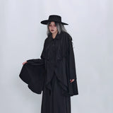 ブラックの解体シャツ 着用 正面（帽子付き）