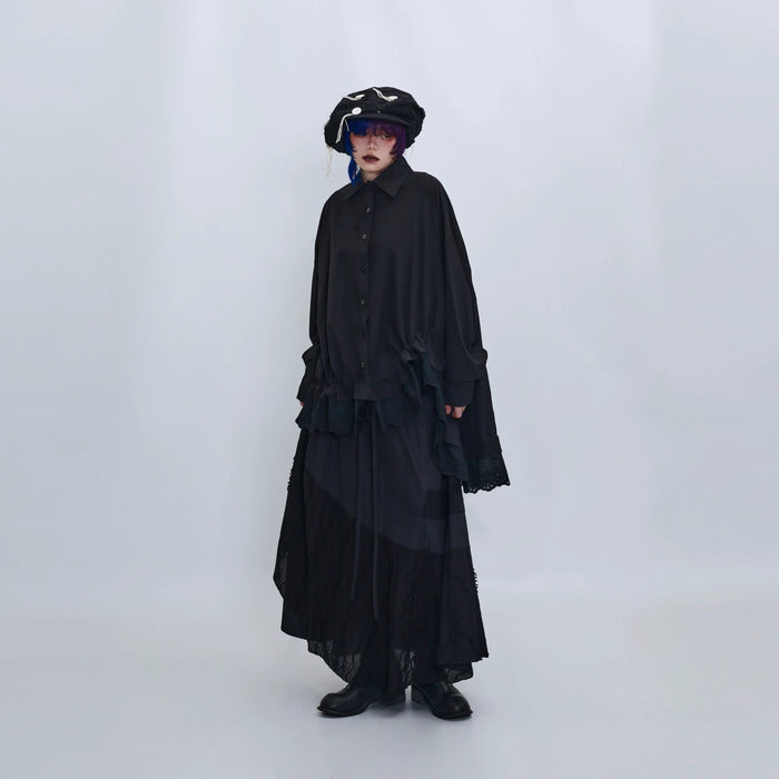 ブラックのレース切り替えロングシャツ 着用 正面