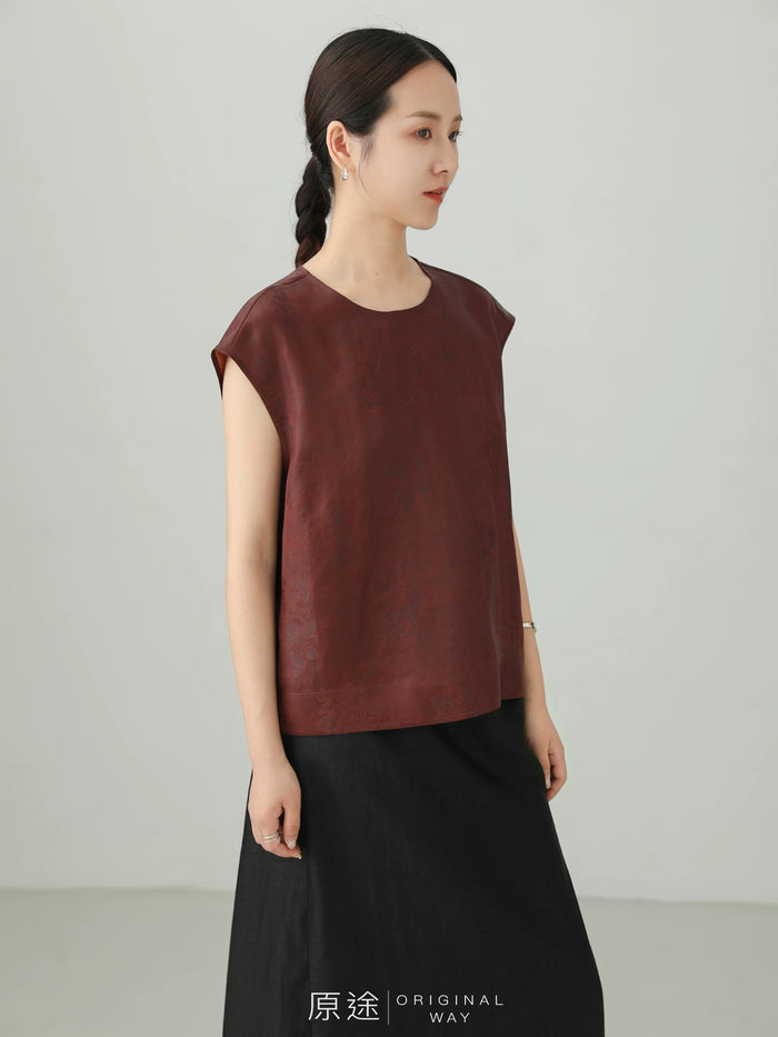 檀紅のジャカード花羅トップス 着用 斜め向き