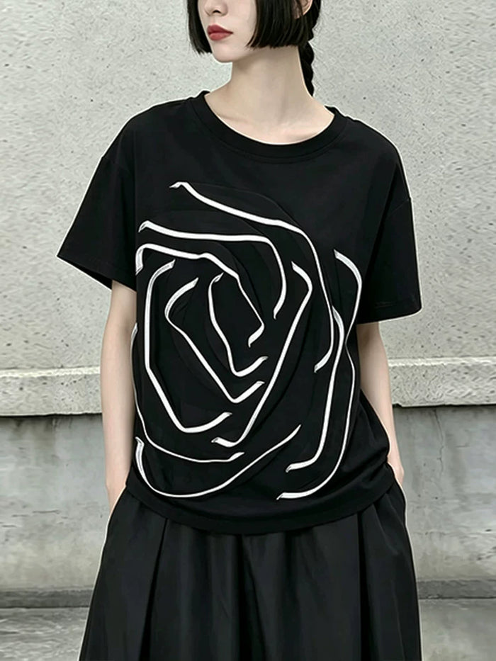 ブラックのローズモチーフ半袖Tシャツ 着用 正面