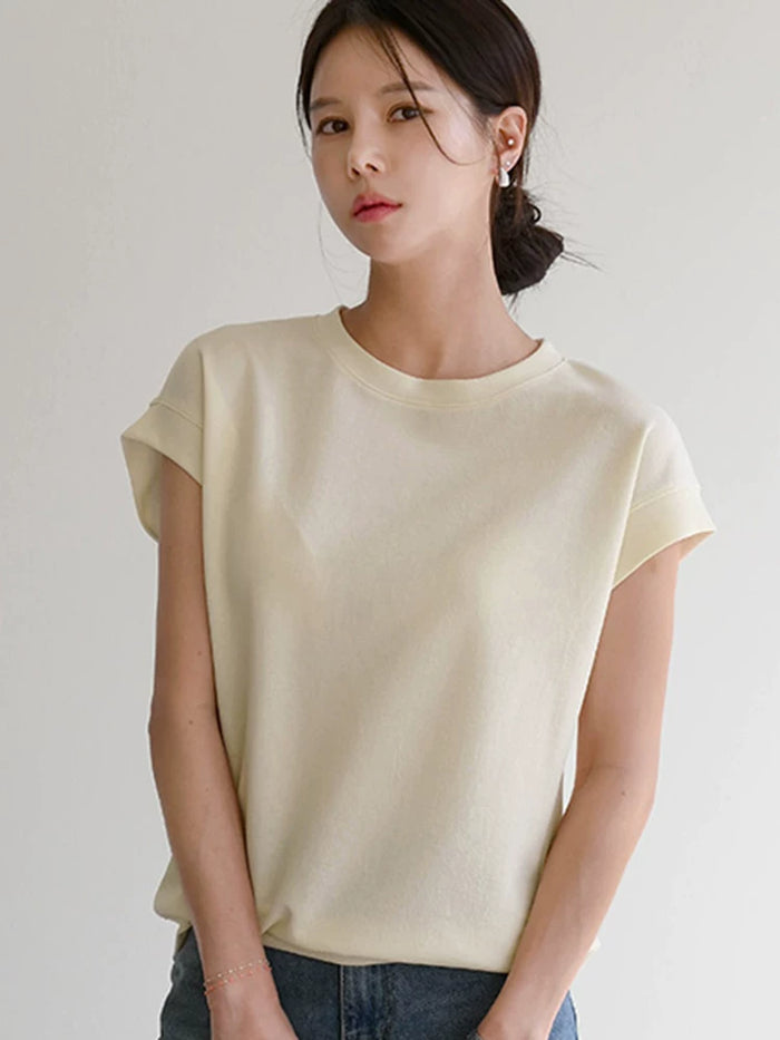 クリームのフレンチスリーブTシャツ 着用 正面