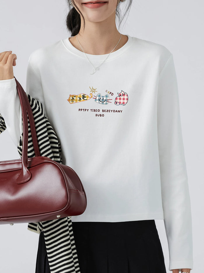 ホワイトのねこプリント長袖Tシャツ 正面