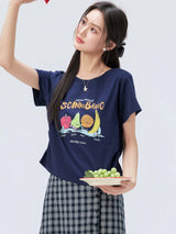 ネイビーのフルーツプリント 半袖Tシャツ 着用