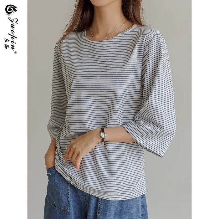 ブルーのピンストライプTシャツ 着用 正面