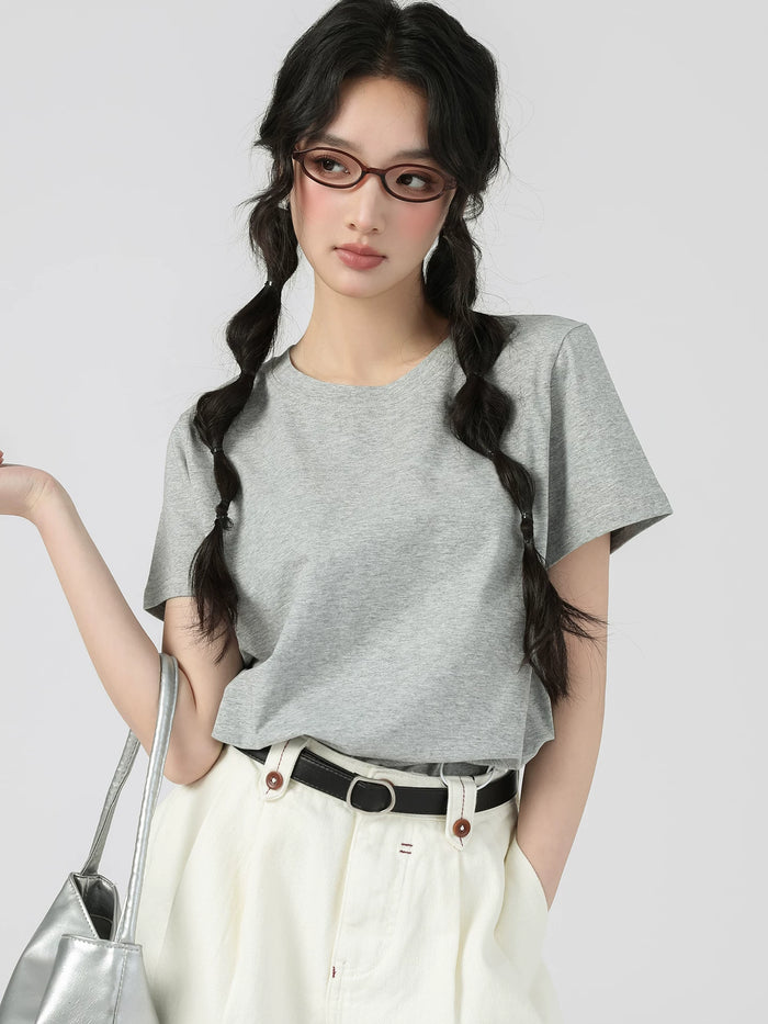 ライトグレーの正肩 半袖Tシャツ 着用