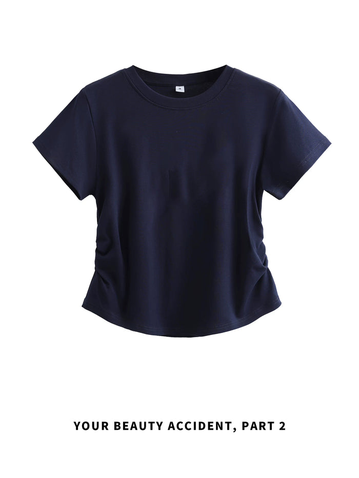 ロイヤルブルーのサイドシャーリング 半袖Tシャツ 着用