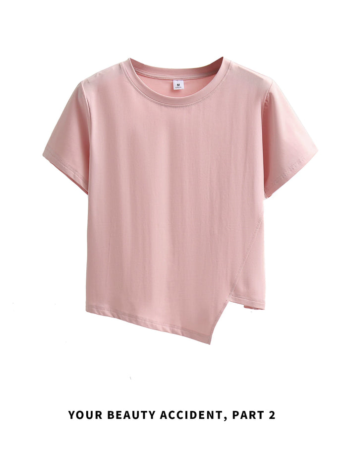 ピンクのアシンメトリーヘム 半袖Tシャツ 着用
