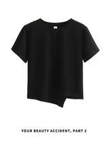 ブラックのアシンメトリーヘム 半袖Tシャツ 着用