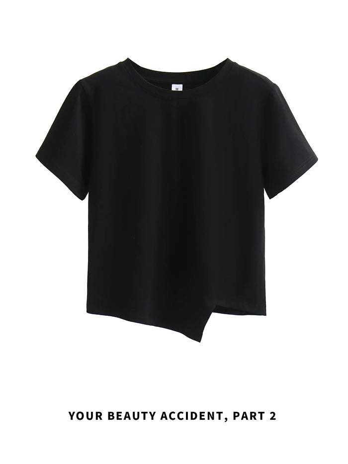 ブラックのアシンメトリーヘム 半袖Tシャツ 着用