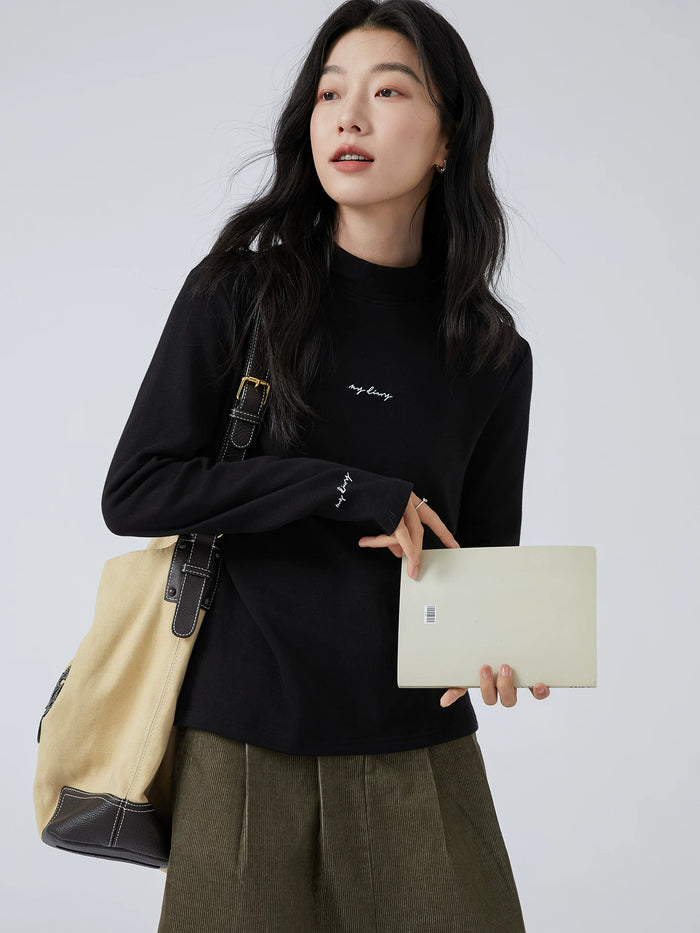ブラックのハイネック長袖Tシャツ 着用