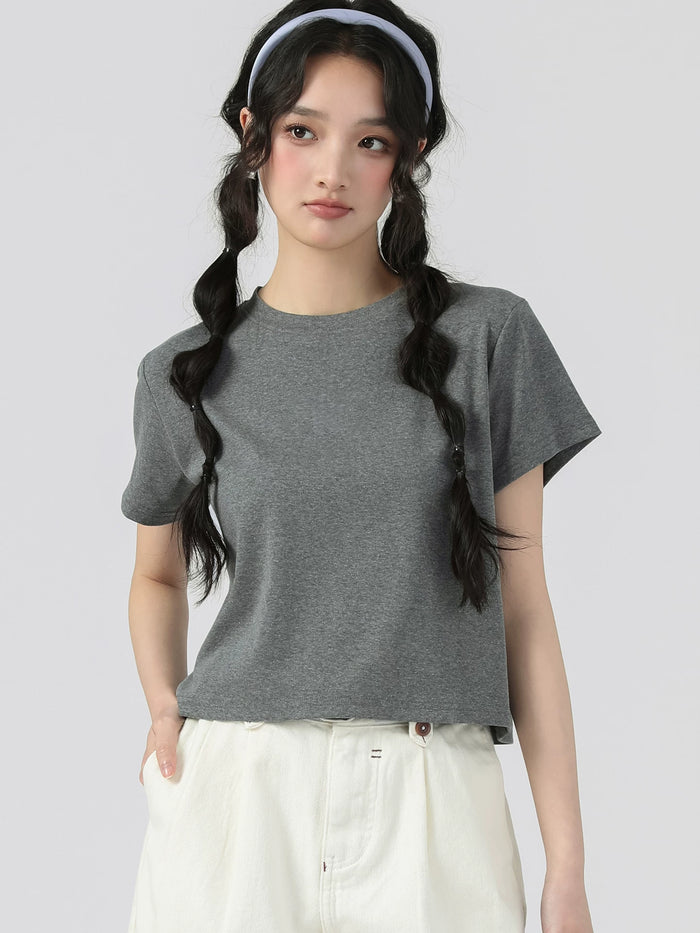 ヘザーグレーのショート丈 無地 半袖Tシャツ 着用