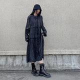 ブラックのシフォン調ロングワンピース 着用 ブーツ合わせ