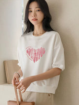 ドロップショルダーTシャツ ホワイト ハート柄 着用 バストアップ