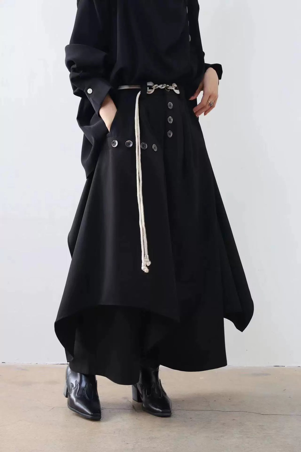 スカート風 アシンメトリー ワイドパンツ ブラック 着用 ウエストのひもと裾