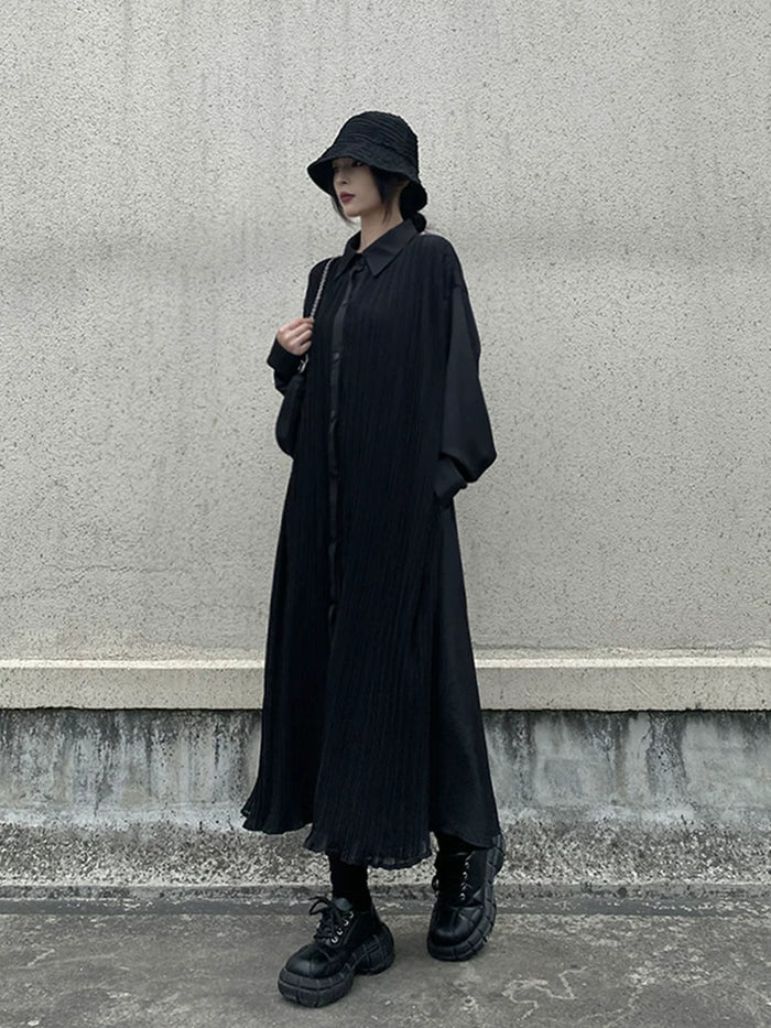 ブラックのプリーツ切り替え長袖シャツワンピース 着用 正面