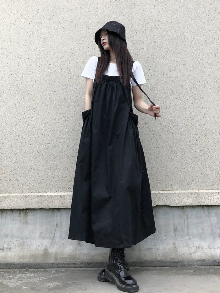ブラックのジャンパースカート ロングワンピース 着用 正面 ストラップ