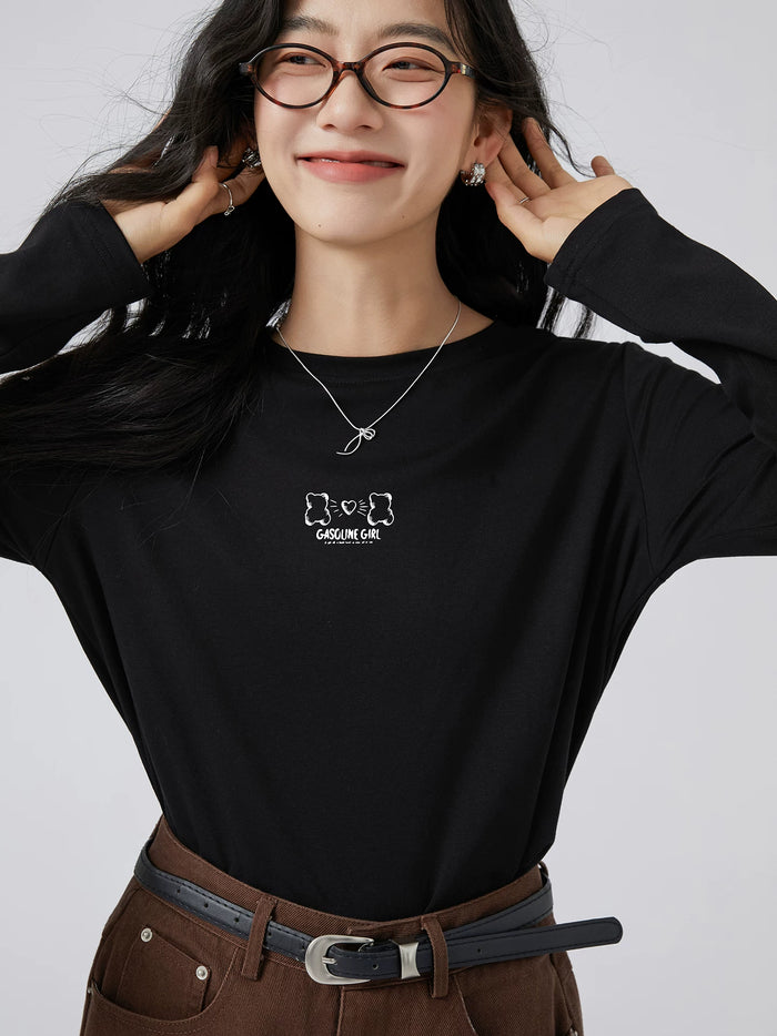 ブラックのベアプリント 長袖Tシャツ 着用