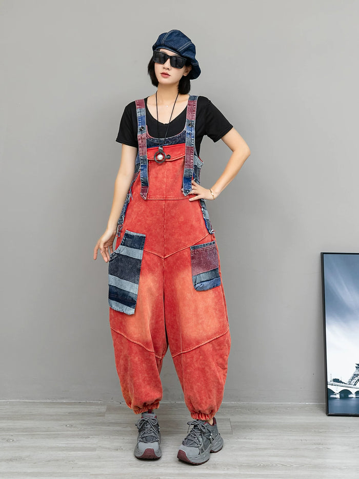 レッドのデニム切り替えサロペット 着用 正面