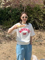 ホワイトの半袖Tシャツ WONDERFUL DAY 着用 正面