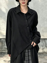 ブラックのアシンメトリーヘム長袖シャツ 着用 正面