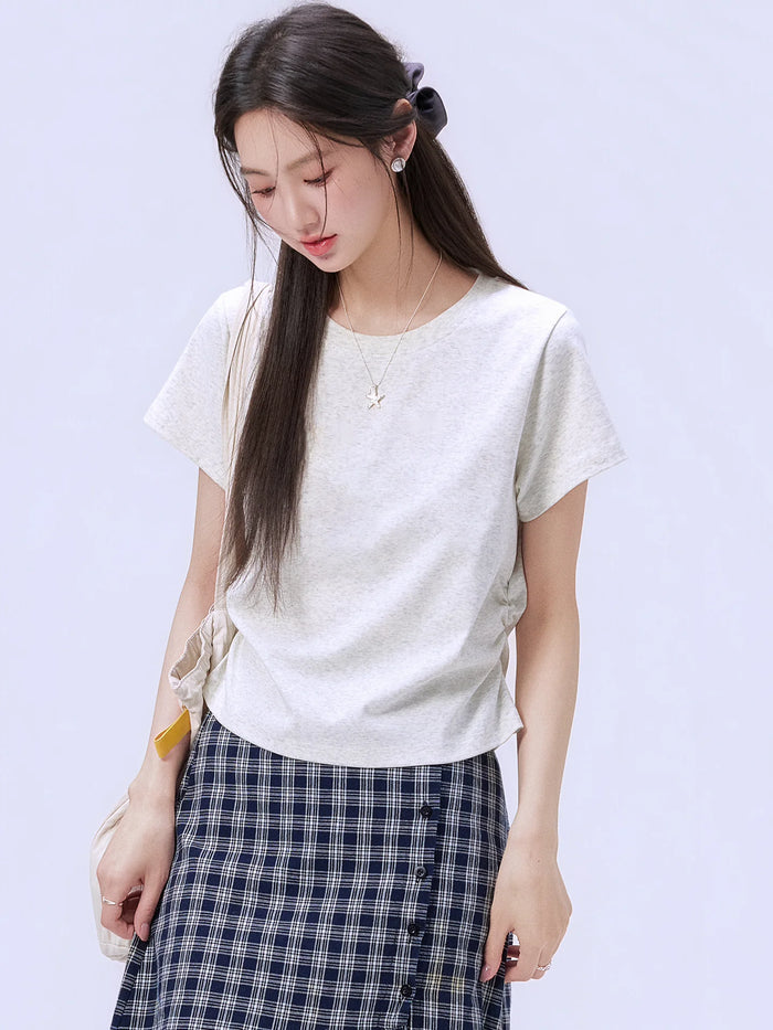 ライトヘザーグレーの無地 半袖Tシャツ 着用