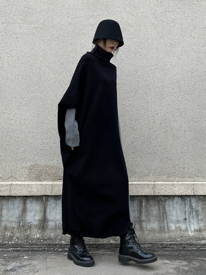 ブラック×グレーのロングニットワンピース 着用 横向き