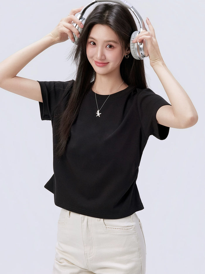 ブラックのサイドシャーリング 半袖Tシャツ 着用