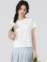 ホワイトの半袖Tシャツ 着用（正面）