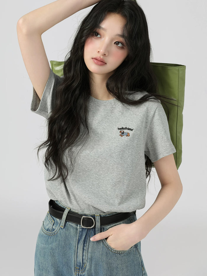 ヒースグレーのワンポイント刺繍 半袖Tシャツ 着用
