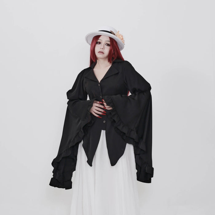 黒のラッパ袖フリルシャツ 着用 正面