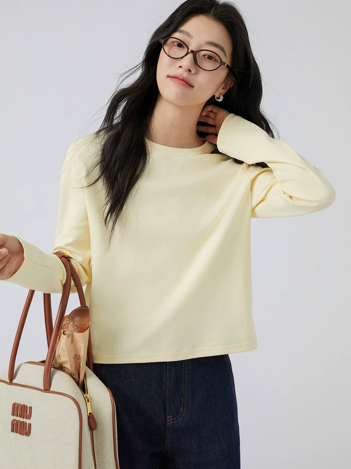 ショート丈の長袖Tシャツ クリームイエロー 着用