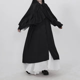 黒のフリル切り替えシャツワンピース 着用 腕を広げたポーズ