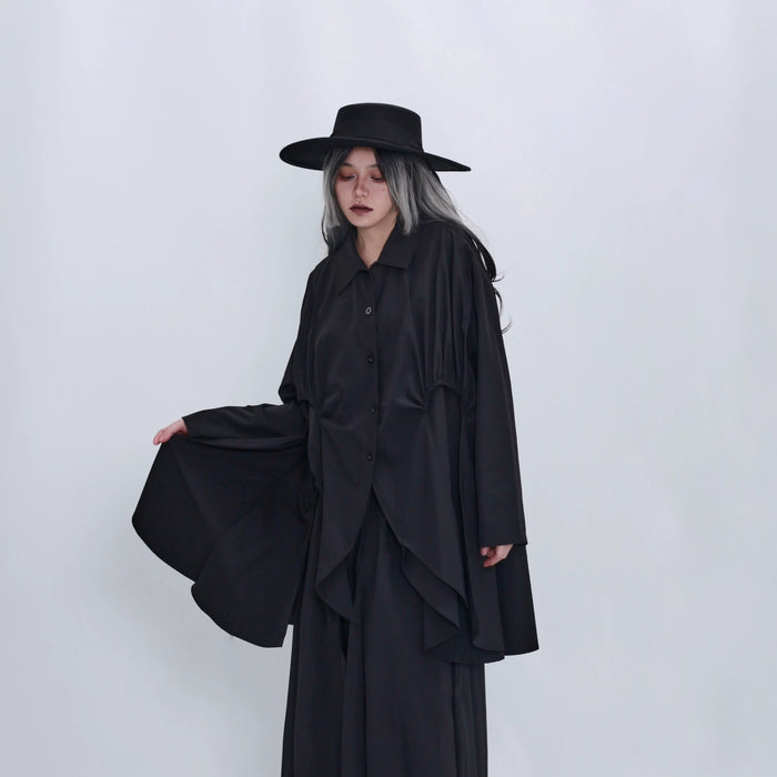 ブラックの解体シャツ 着用 正面（帽子付き）