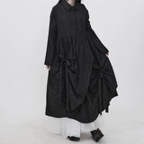 ブラックのギャザー シャツワンピース 着用 リボンひもの裾