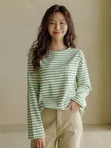 グリーンのボーダーTシャツ 着用 正面 笑顔