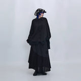 ブラックのロングシャツ 着用 斜め