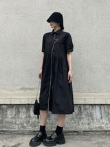 ブラックのシャツワンピース 着用 斜め ミモレ丈
