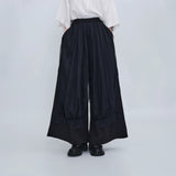 ブラックのワイドパンツ 着用 全身