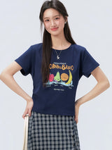 下集シリーズ｜ネイビー フルーツキャラクタープリント 半袖Tシャツ｜正肩 スリム 短め丈 2カラー S〜XL